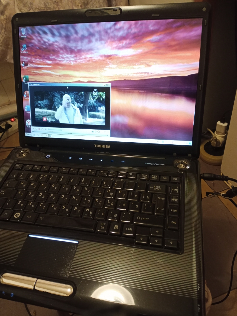Toshiba, 2 ����. 2.2 Ghz, 2.5 Gb, 250 Gb, 15.4, eSata, hdmi, bt, 1394, cr,