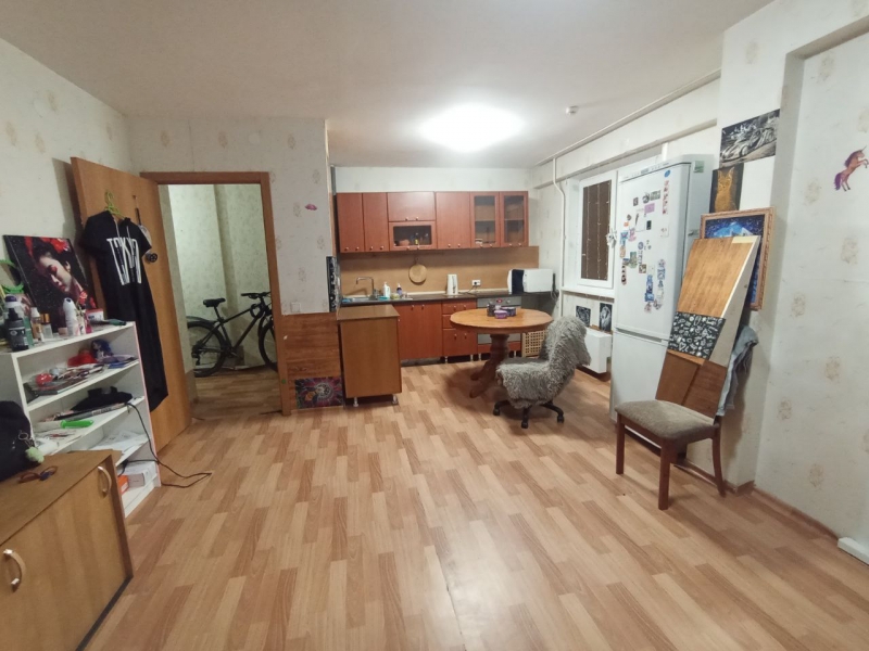 1-� ��������, 33 �2, 711 ��.
