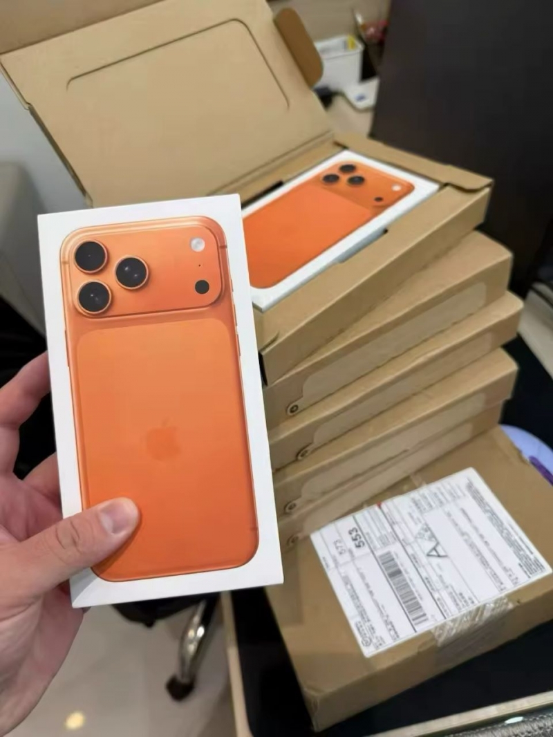 ������� ������� ��������� ����� Apple iPhone 17 Pro Max 512 ��  1 ��
