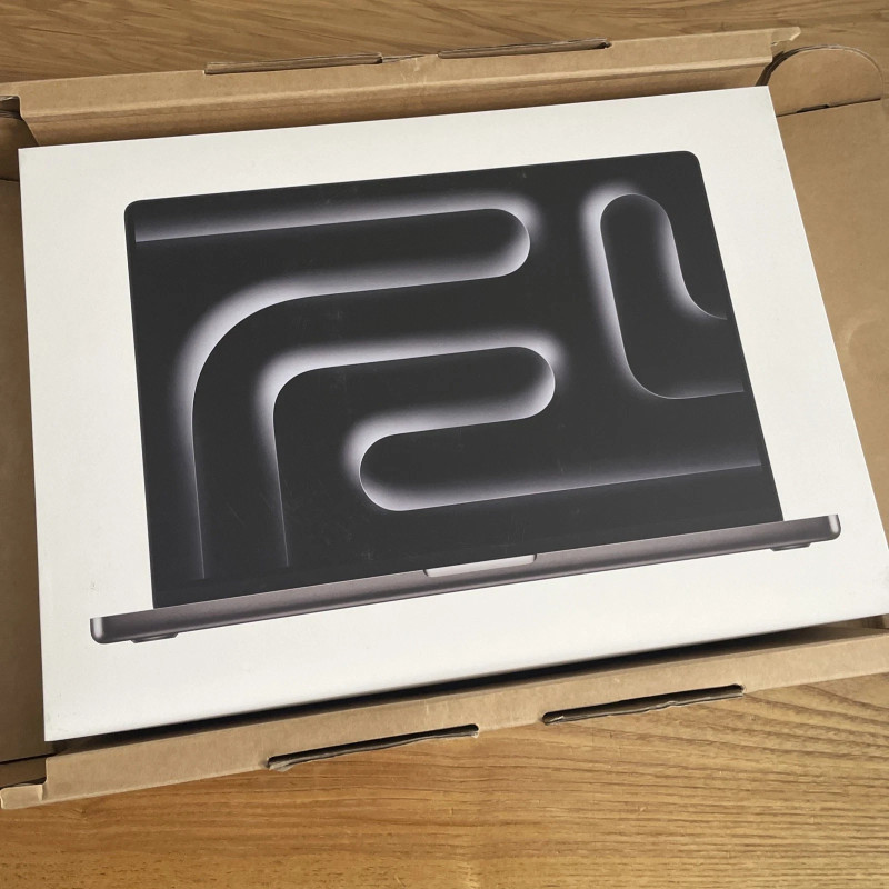 Apple MacBook Pro 2026 16 ������ M5 MAX 64 �� ��� 4 �� SSD 40-������� ����������